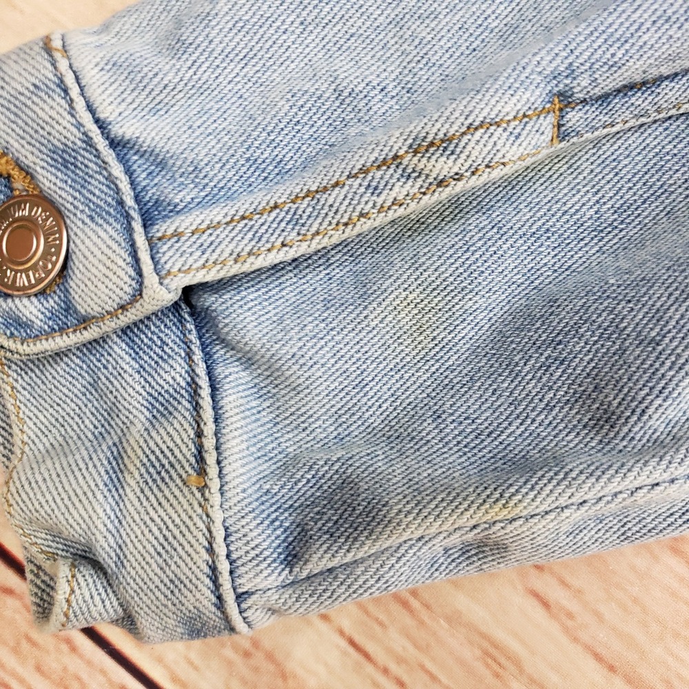 Forever 21 Denim Jacket Womens Large Light Blue Distressed Ripped Trucker Jean - Picture 8 of 10